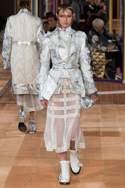 Look 29